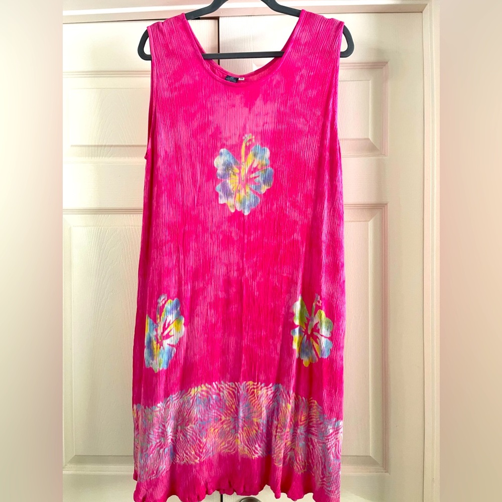 NWOT Authentic Hawaiian Floral Dress from Honolulu. Stretch Pleated Style